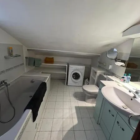 Triplex T4 83m2 Vue Avec Le Patio Et L'arrivee Autonome Apartament *