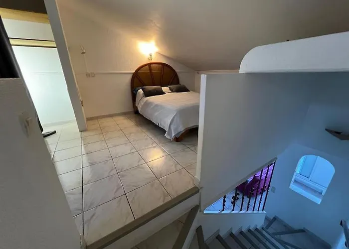 Appartement Triplex T4 83m2 Vue Avec Le Patio Et L'arrivée Autonome *